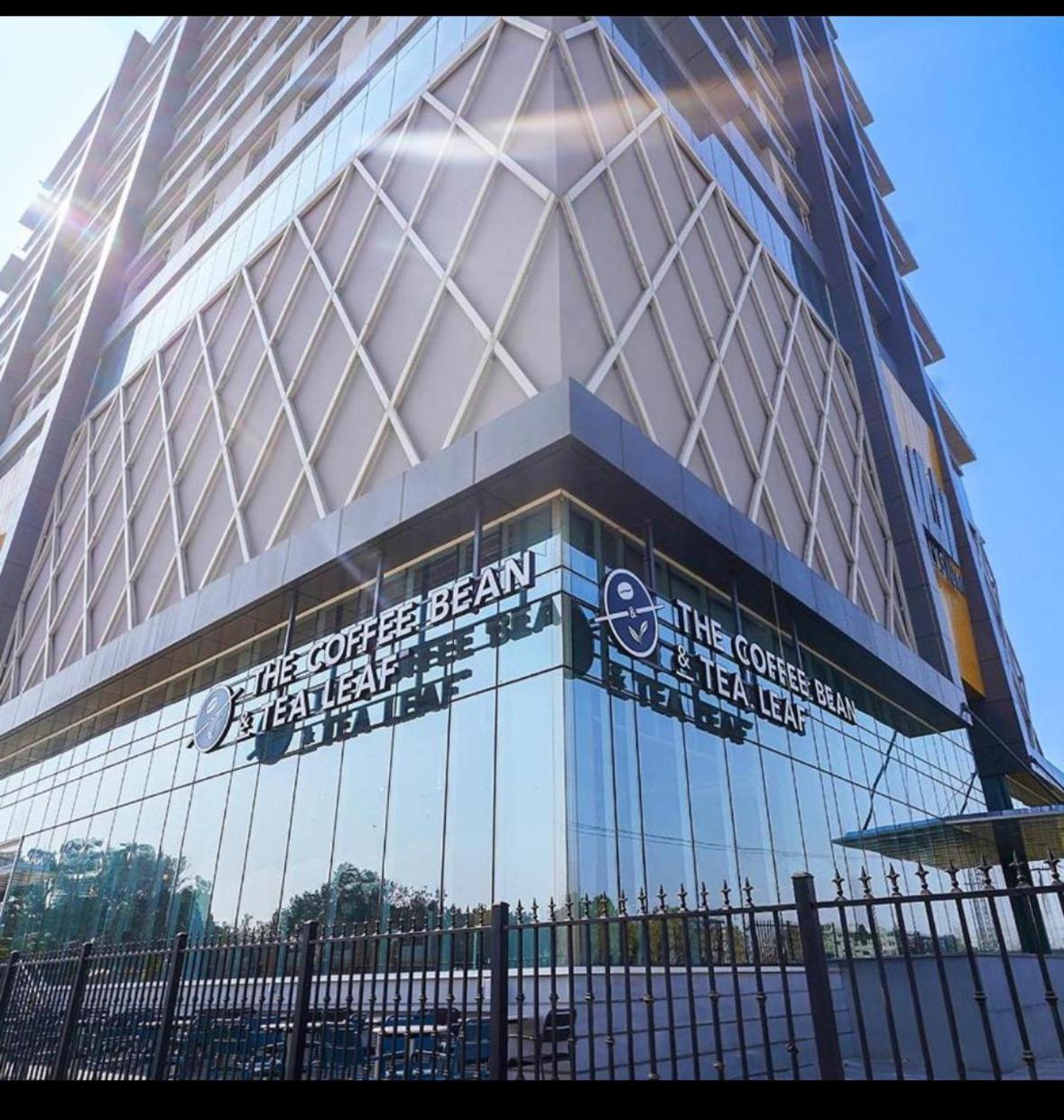 High Rise Presidential Suite In Elysium Opp Centaurus Исламабад Екстериор снимка